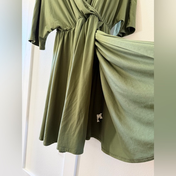 NEVER WORN Ekouaer Olive Green Maternity Nursing/Labor and Delivery Gown - Picture 4 of 8